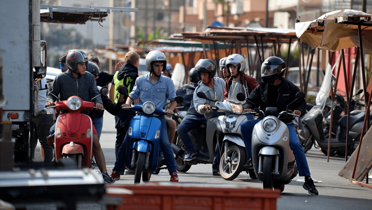 
                    Funerali imputato allo Zen a Palermo, giovani in scooter per fermare mercatino
                  
