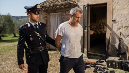 Aveva in casa un fucile, una rivoltella e due bombe a mano, arrestato