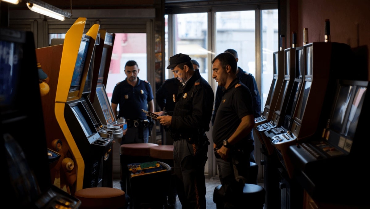 Sequestrati 14 giochi elettronici a club privato, sanzioni per 700mila euro