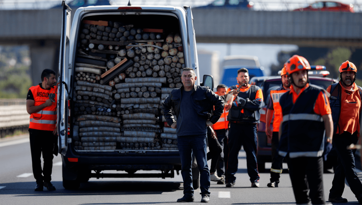 Trasportava illegalmente una tonnellata di 'botti', denunciato