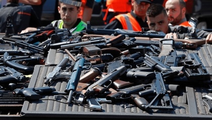 Munizioni e una pistola trovati allo Zen durante controlli nel quartiere