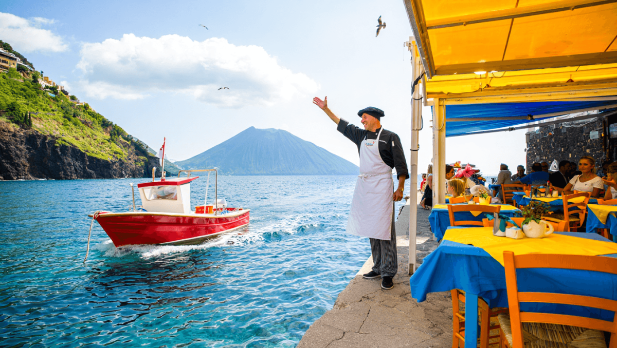 Eolie in barca: i ristoranti da raggiungere dal mare