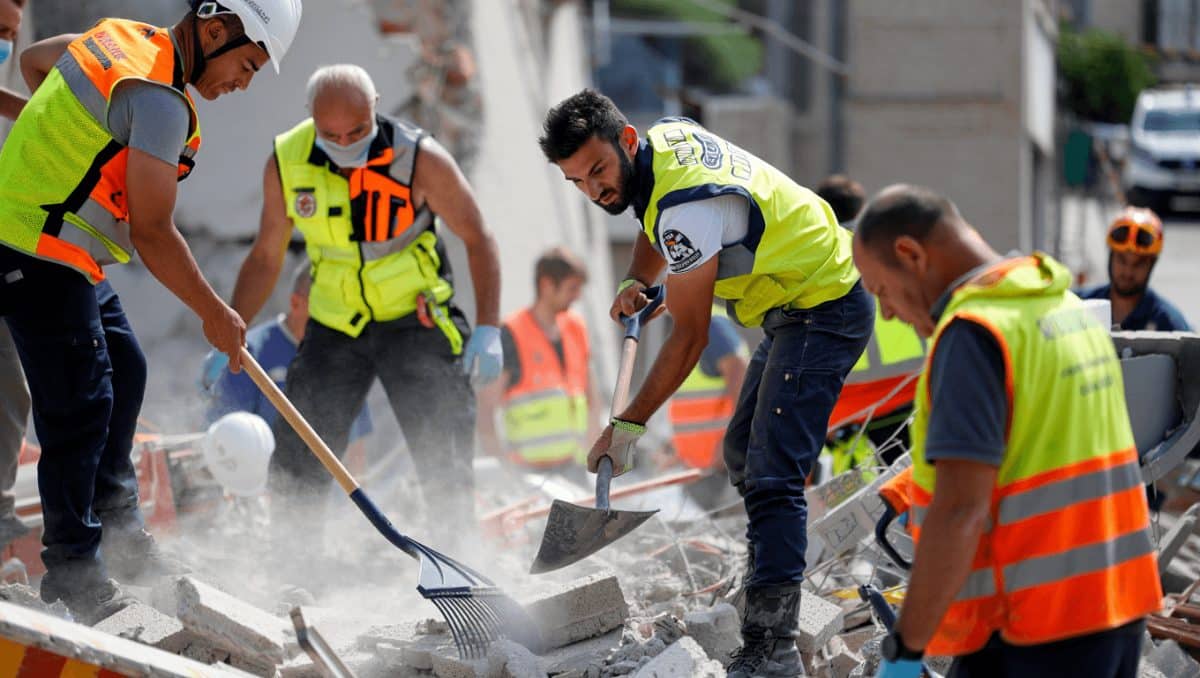 Crollo edificio Messina, si continua a scavare senza sosta tra le macerie