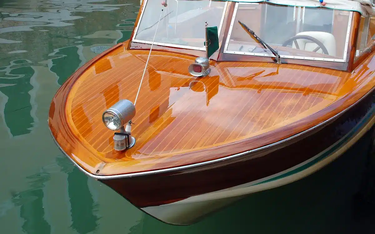 Dettaglio dello scafo e del design del nuovo Tornado T40