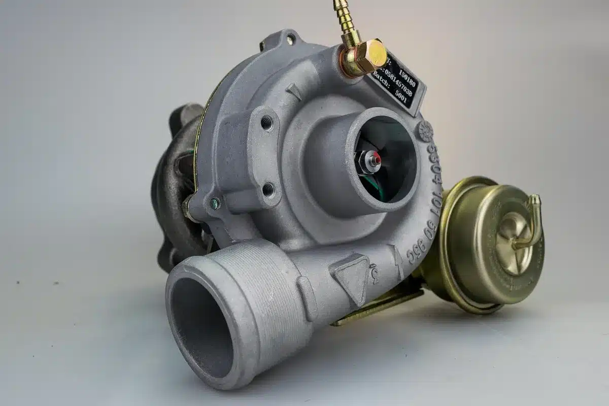 Motore Belassi turbo da 330 cavalli con turbina Garrett per il tender Hurlo 325