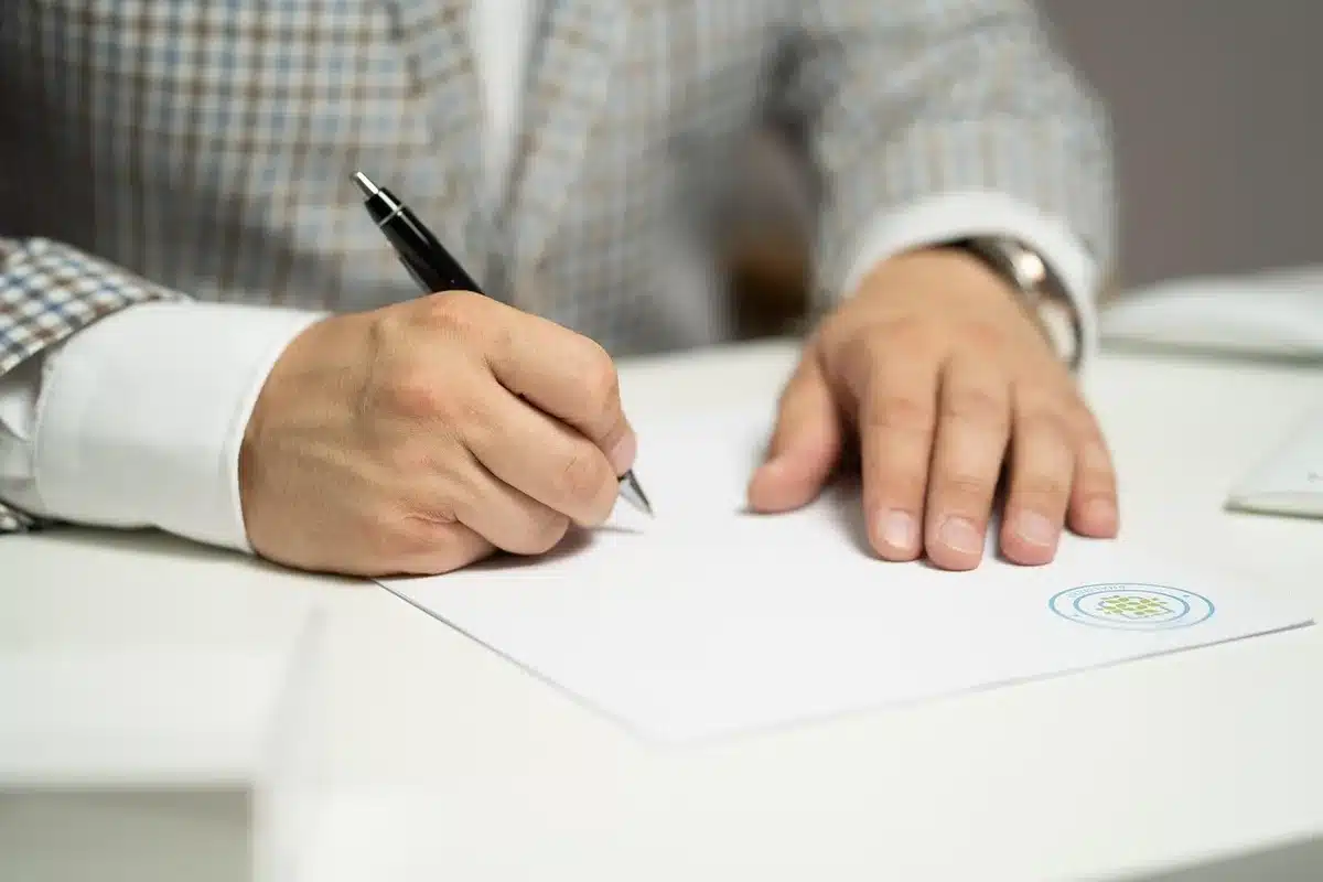 Documenti e fonti verificate per fact-checking e controllo di informazioni