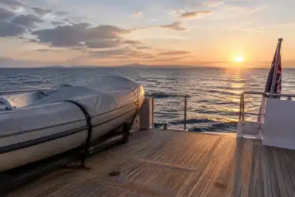 Benetti B.Neos 40M: nuovo superyacht ibrido punta su consumi ridotti e autonomia estesa
