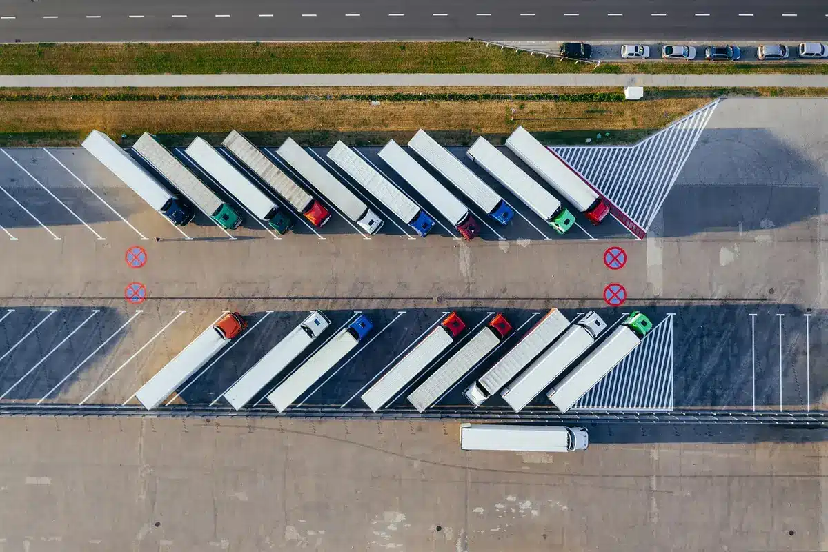 Binari e semirimorchi in attesa al terminal tra Kaldenkirchen e Domodossola