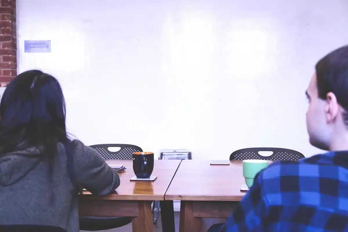 Deputati regionali in aula durante un dibattito politico