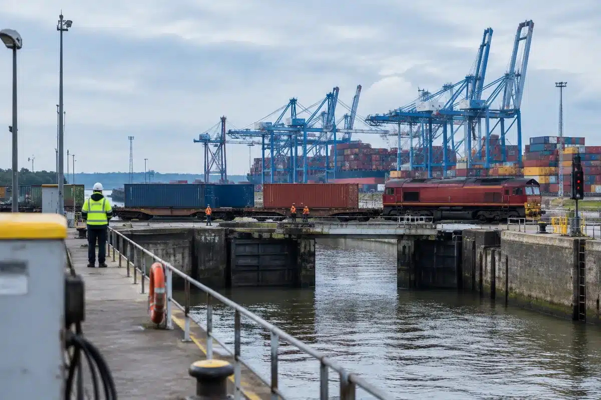 Germania blocca Cosco: niente acquisizione di Konrad Zippel