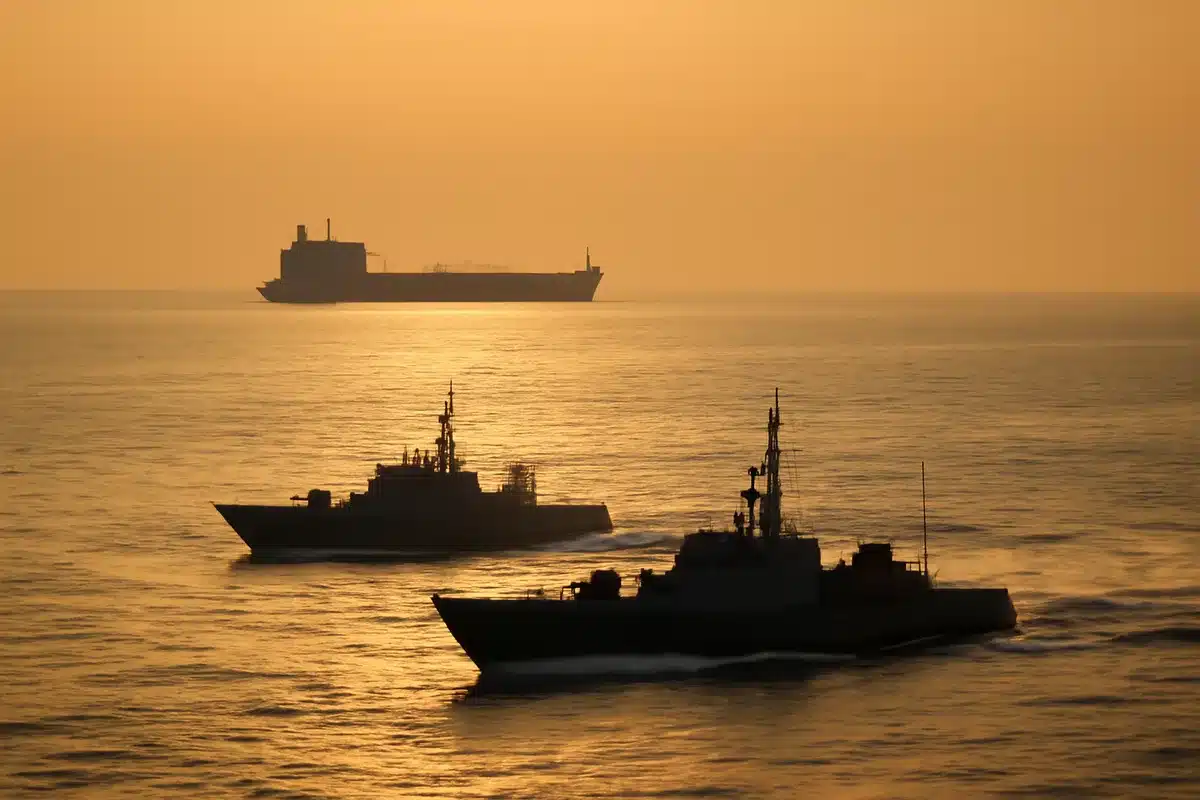 Stretto di Hormuz: blocco minaccia forniture energetiche e spinge i prezzi
